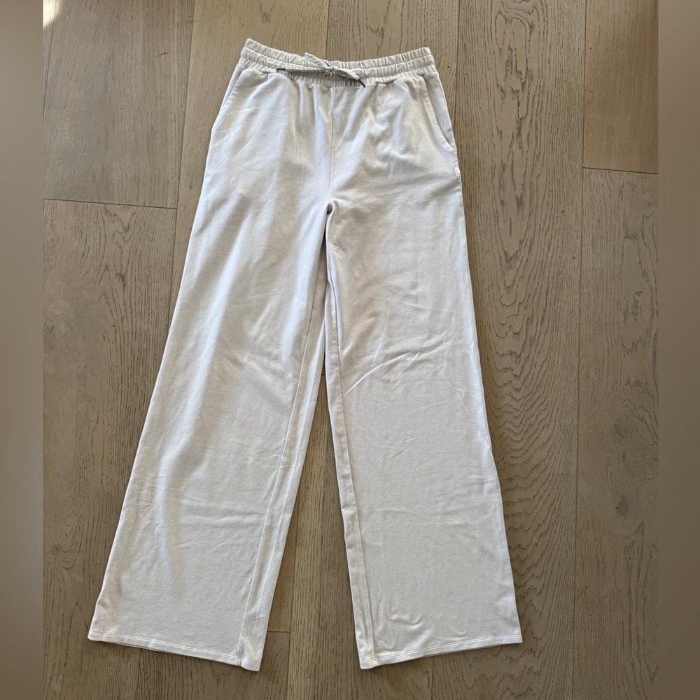 Vuori Halo Essential Wideleg Pant -Ecru Heather - S - Picture 5 of 7